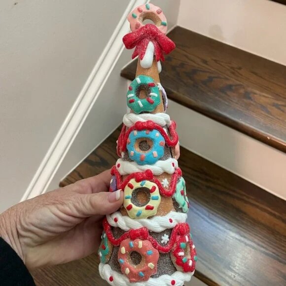 CUPCAKES & CASHMERE SUGARY DONUT CHRISTMAS TREES - Picture 4 of 6